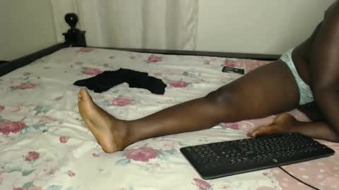 Snapshot of mireypeace0051 chatting on April 1, 9:34 pm Hezo the curvy online show from April 1, 9:34 pm