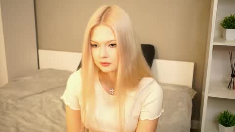 Snapshot of mirianscorgie chatting on October 18, 10:10 pm Elsa online show from October 18, 10:10 pm