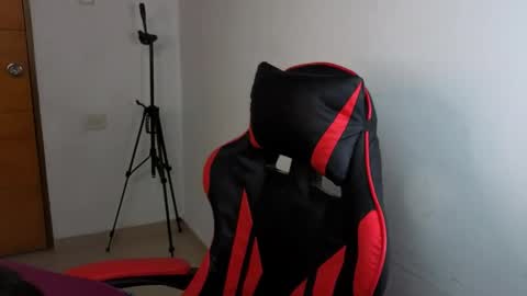 Snapshot of mirko_xx chatting on March 25, 1:55 am mirko_xx online show from March 25, 1:55 am