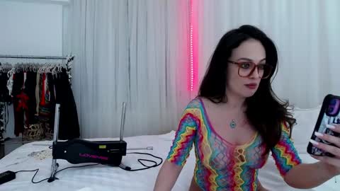 Snapshot of mirrabelleee chatting on February 17, 5:19 pm Mirrabelle online show from February 17, 5:19 pm