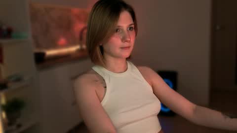 Snapshot of mirrameow chatting on April 10, 10:25 pm Mira online show from April 10, 10:25 pm