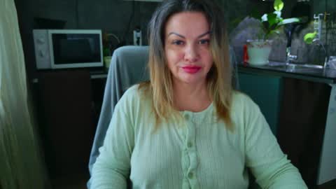 Snapshot of mishamilf chatting on May 19, 7:04 am Misha online show from May 19, 7:04 am