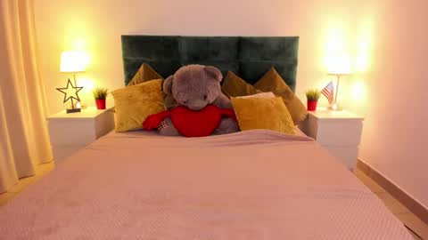 Snapshot of mishapallmer chatting on October 19, 8:15 am mishapallmer online show from October 19, 8:15 am