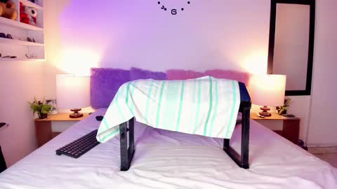 Rachell  Mishelle online show from May 14, 1:01 am