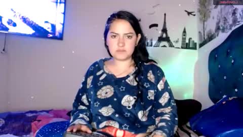 Snapshot of misnicol chatting on January 7, 11:23 am Nicol online show from January 7, 11:23 am