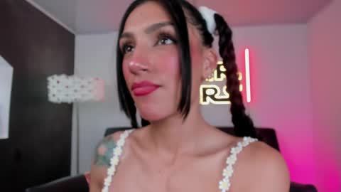 Snapshot of miss___evangeline chatting on May 22, 2:40 am Evangeline online show from May 22, 2:40 am