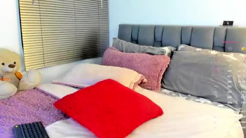 miss__jones_ online show from May 13, 12:52 am