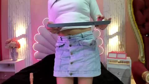 miss__star_ online show from May 9, 2:33 pm