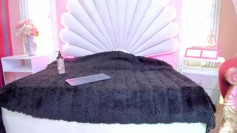 miss__star_ online show from May 11, 4:04 pm