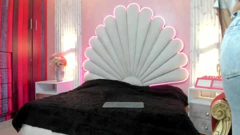 miss__star_ online show from May 16, 2:27 pm