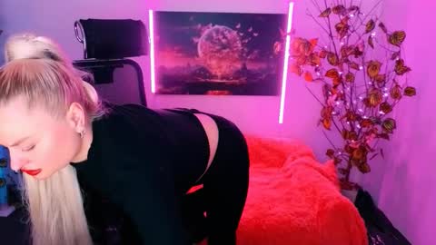 miss_alice_silver online show from October 19, 4:40 pm