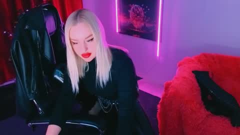 Snapshot of miss_alice_silver chatting on April 19, 7:05 pm miss_alice_silver online show from April 19, 7:05 pm