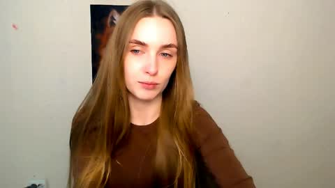 Snapshot of miss_angelina_ chatting on April 18, 7:01 am Angelina online show from April 18, 7:01 am