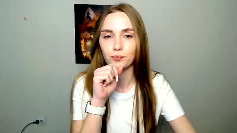 Snapshot of miss_angelina_ chatting on May 6, 6:19 am Angelina online show from May 6, 6:19 am