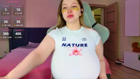 Snapshot of miss_anna909 chatting on April 22, 10:17 am Anna online show from April 22, 10:17 am