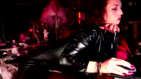 Snapshot of miss_asmodeus chatting on March 13, 9:32 pm missAsmodeus online show from March 13, 9:32 pm