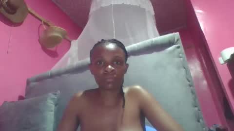 miss_belllo online show from September 28, 1:05 pm