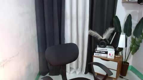 miss_catherinex online show from June 4, 7:25 am
