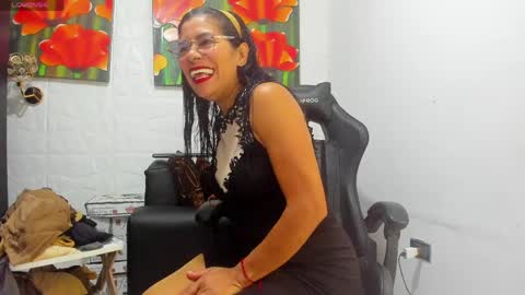Snapshot of miss_clarepocahose chatting on April 1, 12:00 am Clare PocaHose online show from April 1, 12:00 am