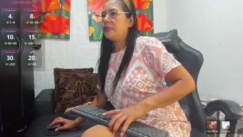 Snapshot of miss_clarepocahose chatting on April 8, 1:49 am Clare PocaHose online show from April 8, 1:49 am