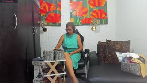 Snapshot of miss_clarepocahose chatting on April 19, 1:27 am Clare PocaHose online show from April 19, 1:27 am