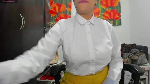 Snapshot of miss_clarepocahose chatting on April 22, 11:50 pm Clare PocaHose online show from April 22, 11:50 pm