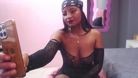 Snapshot of miss_demoni chatting on March 28, 1:22 pm miss_demoni online show from March 28, 1:22 pm