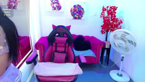 Snapshot of miss_dolly1 chatting on April 8, 12:27 pm Melanie online show from April 8, 12:27 pm