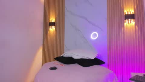 Snapshot of miss_elektranova chatting on March 30, 12:06 pm elektra nova online show from March 30, 12:06 pm