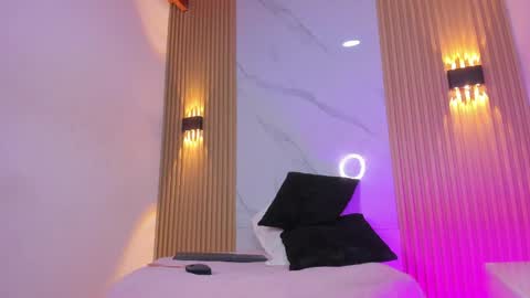 Snapshot of miss_elektranova chatting on March 31, 12:12 am elektra nova online show from March 31, 12:12 am