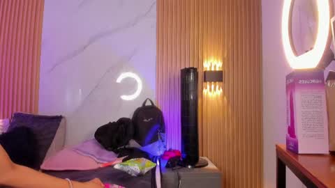 Snapshot of miss_elektranova chatting on April 1, 12:06 pm elektra nova online show from April 1, 12:06 pm