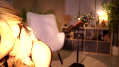 Snapshot of miss_ema_divine chatting on February 14, 6:15 pm Miss Ema Devine online show from February 14, 6:15 pm