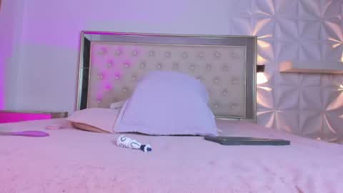 miss_emilystar online show from June 11, 12:32 am