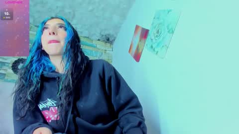 miss_evans_ online show from October 6, 3:37 am