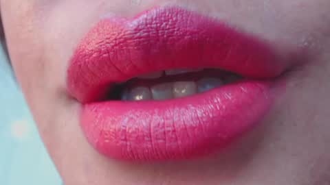 Snapshot of miss_evoleth2 chatting on December 6, 4:28 pm Miss Evoleth online show from December 6, 4:28 pm