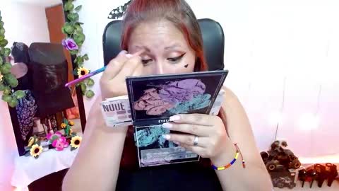 Snapshot of miss_evoleth2 chatting on February 11, 12:17 am Miss Evoleth online show from February 11, 12:17 am