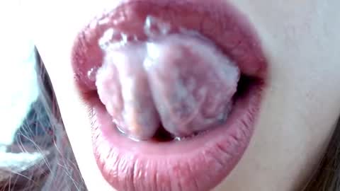 Snapshot of miss_evoleth2 chatting on March 5, 5:50 pm Miss Evoleth online show from March 5, 5:50 pm