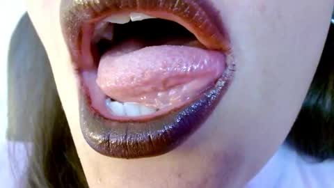 Snapshot of miss_evoleth2 chatting on September 28, 12:27 am Miss Evoleth online show from September 28, 12:27 am