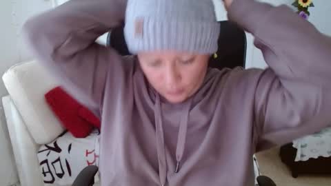 Miss Evoleth online show from December 1, 4:12 pm