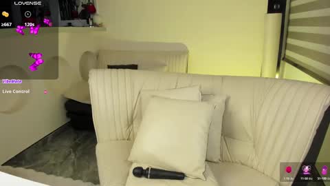 insta    online show from February 18, 1:43 am