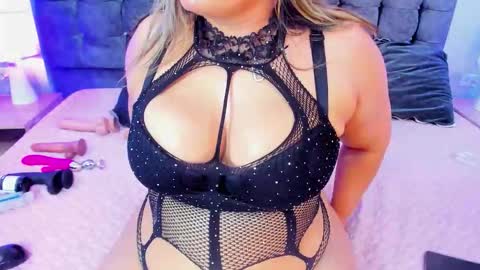 Snapshot of miss_horney chatting on October 23, 12:10 am miss_horney online show from October 23, 12:10 am