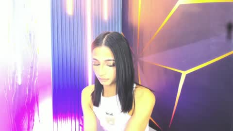 Snapshot of miss_isa19 chatting on May 14, 3:19 pm miss_isa19 online show from May 14, 3:19 pm