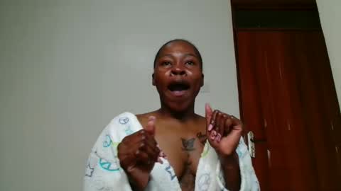 Snapshot of miss_kiarrafit chatting on April 12, 10:20 am Miss Kiarrafit online show from April 12, 10:20 am