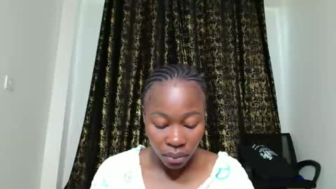 Snapshot of miss_kiarrafit chatting on May 15, 8:21 am Miss Kiarrafit online show from May 15, 8:21 am