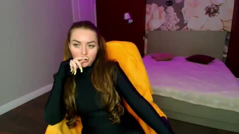 miss_kiten online show from May 6, 6:24 pm