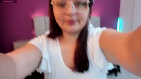 Snapshot of miss_kloee chatting on June 10, 11:53 am Kloe online show from June 10, 11:53 am
