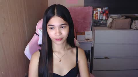Snapshot of miss_lei18 chatting on March 8, 3:24 pm leii online show from March 8, 3:24 pm