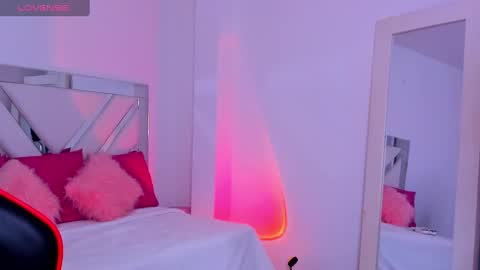   online show from March 10, 12:48 pm