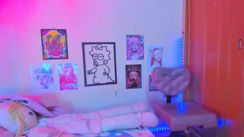 Snapshot of miss_meggaann chatting on January 6, 2:15 am MEGG online show from January 6, 2:15 am