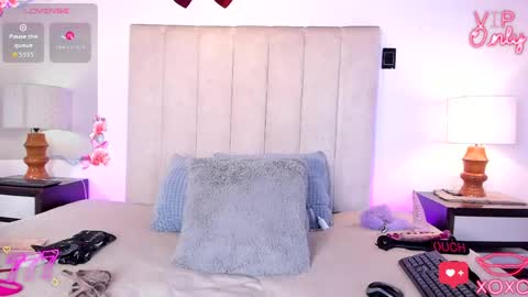 Snapshot of miss_milf_ chatting on April 10, 7:51 pm miss_milf_ online show from April 10, 7:51 pm